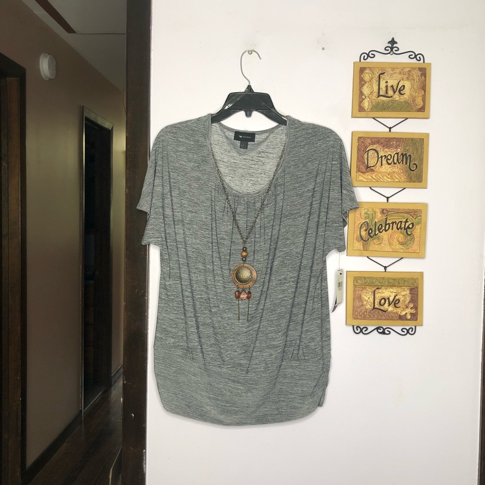 Gray top w removable necklace